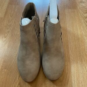 NWT Womens Marco Republic Oslo Chunky Block Heel Vegan Ankle Boots Tan Size 10